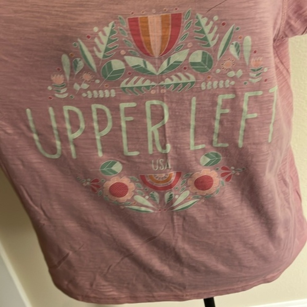 Light mauve short sleeve T-shirt​​​